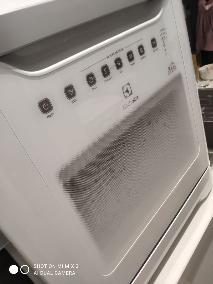 mua dc 4 ngày sử dụng sạch sấy khô nóng,phù hợp với giá tiền 7tr,ngoài ra máy bị hấp hơi nước ở phần nhựa kính mặt trước,đang chờ tiki sử lý và sẽ đánh giá thật khách quan phần bổ sung đánh giá