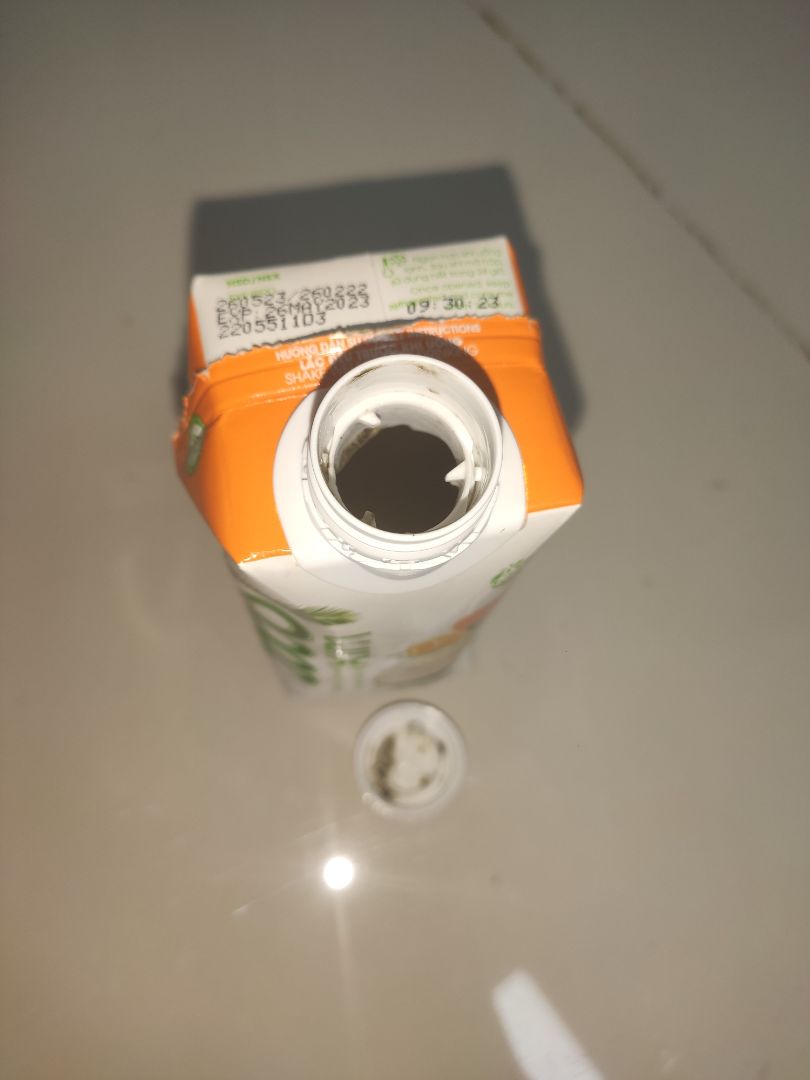 hộp đầu tiên mở ra thì mốc và có giòi