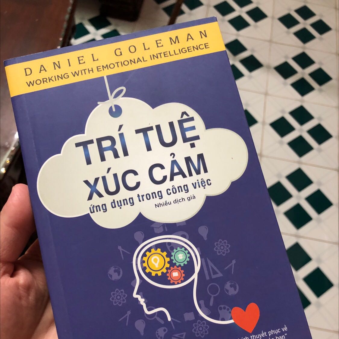 Cuốn sách rất hay và hữu ích, nên mua đọc để cải thiện EQ trong công việc nhé mọi người Cuốn sách rất hay và hữu ích, nên mua đọc để cải thiện EQ trong công việc nhé mọi người