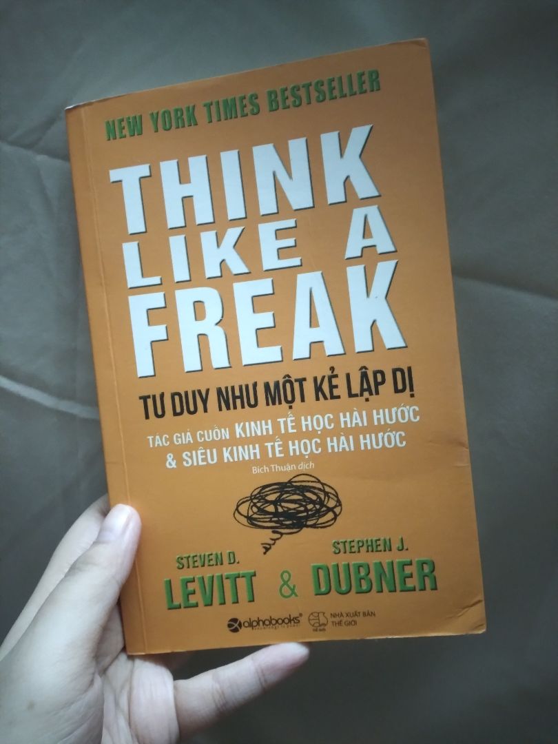 sách hay, nội dung khoa học, cách truyền tải hóm hỉnh, đọc cảm thấy thú vị nhưng ko quá học thuật hàn lâm. kiến thức sinh động