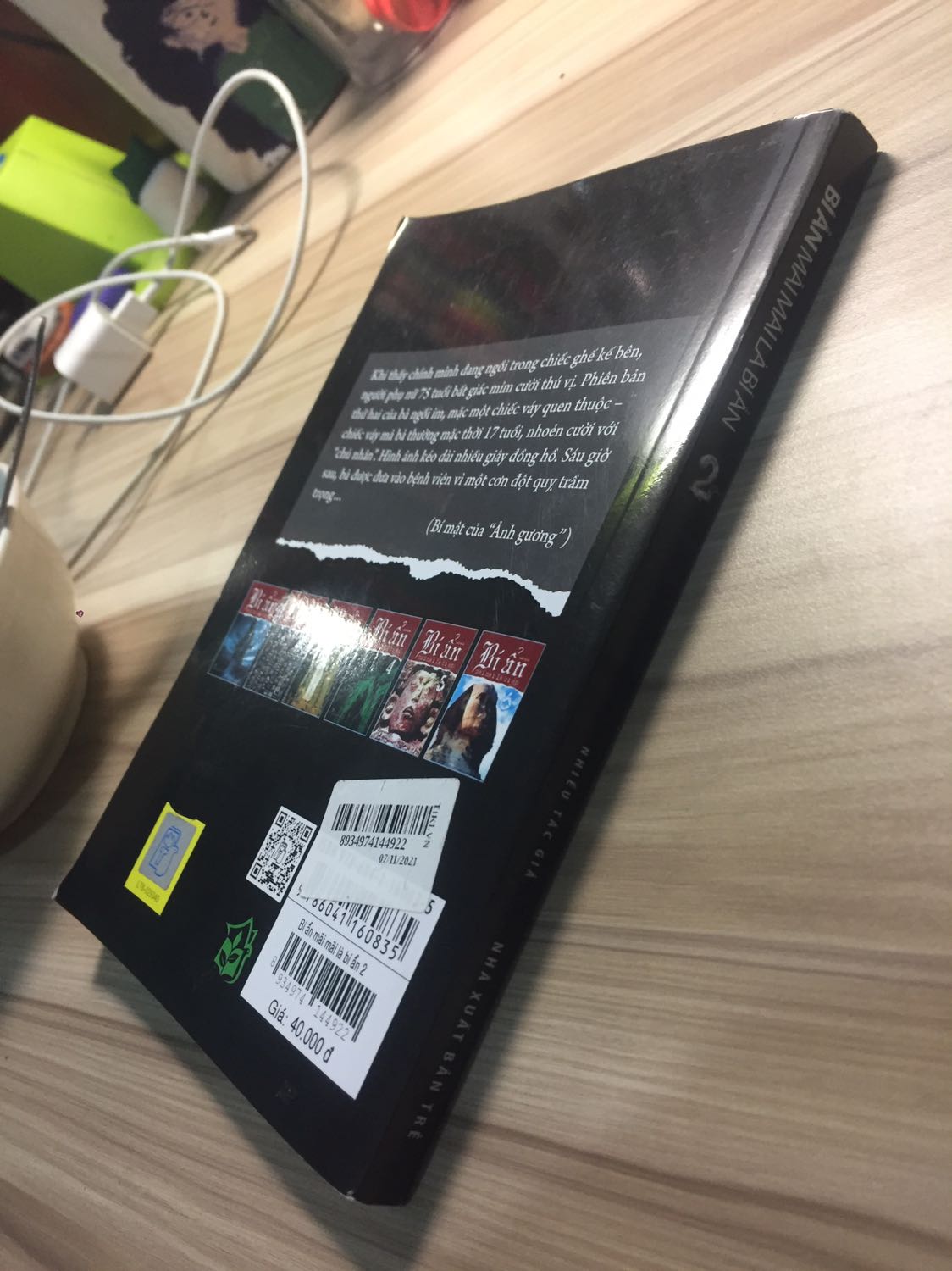 bìa hơi mỏng đóng hàng sơ sài nhưng mà sách hay okk lắm☄️