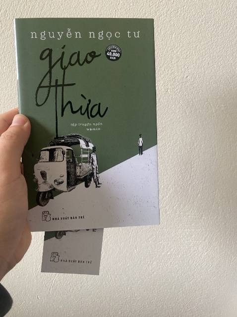 Cuốn sách này sẽ giới thiệu đến bạn đọc 17 câu truyện ngắn như: Bởi yêu thương, Cái nhìn khắc khoải, Chuyện vui điện ảnh, Cuối mùa nhan sắc, Dòng nhớ, Đời như ý, Giao thừa, Hiu hiu gió bấc.