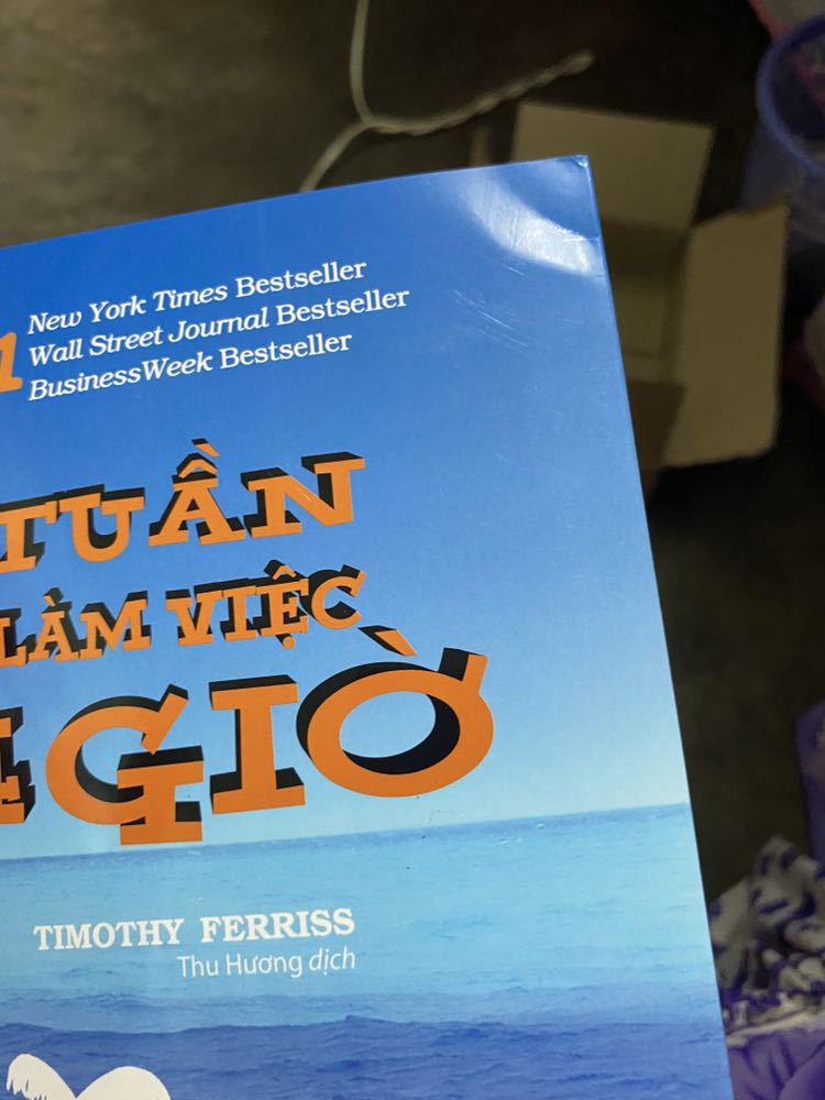 Mình nghĩ sách nên bộc thêm lớp chống sốc chứ sách về bị cong gốc thế này hơi buồn chút ạ tuy ko ảnh hưởng nhiều nhưng mình nghĩ shop cũng nên coi lại cách đóng gói sản phẩm ạ
