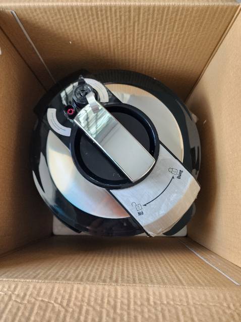 Lòng nồi dày nhìn rất ok, đồ bền thì chưa biết thế nào mới sài có 2 lần nên chưa đánh giá được, ko có chế độ nấu cơm nên khi mà nấu cơm thì bật bao nhiêu phút? Nói chung nhìn nồi rất ưng