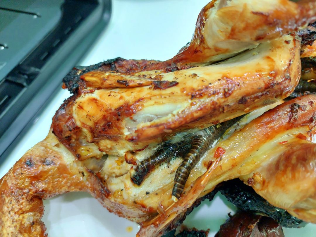 Nên mua nha mọi người. Hàng chắc chắn.
Dung tích 6.5l là dung tích thật bỏ nguyên được con gà.
Thử nướng hết các chế độ rồi, ngon lành cành đào, giá tốt miễn bàn