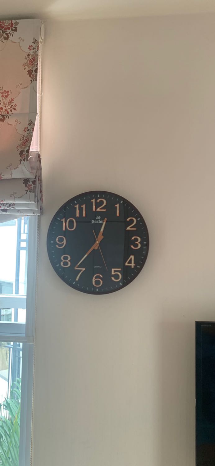 Đồng hồ chạy êm, số to rõ, sản phẩm được đóng gói cẩn thận.