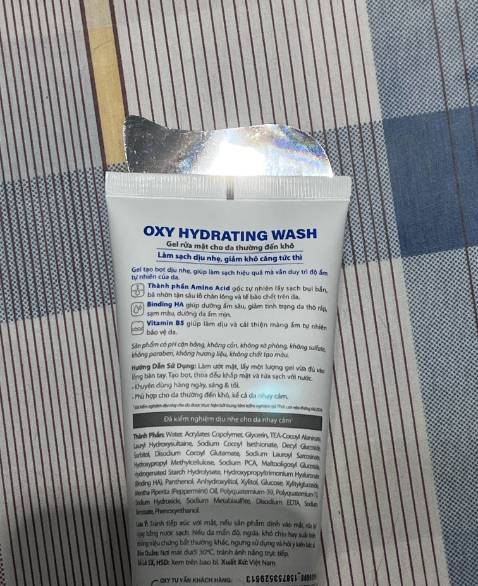 Trước dùng srm của chị mà nay thấy giảm giá nên mua thử, cảm giác sạch hơn mà vẫn ẩm khá ok