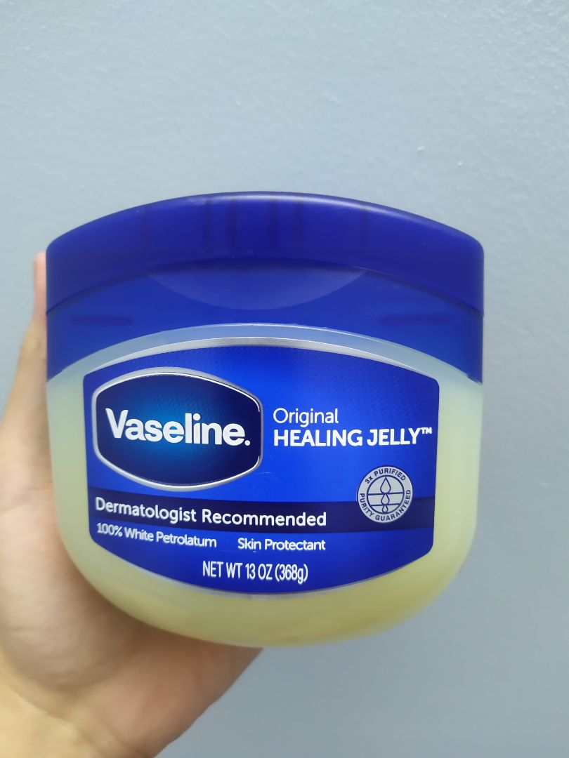sản phẩm không được đặt trong hộp chỉ có băng keo để nắp hộp không bung, không check được mã vạch, do mình chưa xài hũ to như thế này bao giờ nên chẳng biết