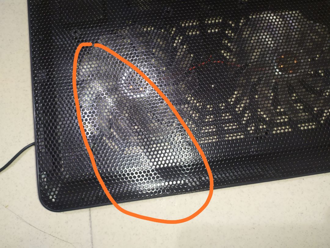 Bộ tản giao không đúng màu sắc khi mua. Giao hàng đã bị vỡ, lớp lưới bị móp chạm vào cánh quạt không thể sử dụng được. hàng không thể chấp nhận được.