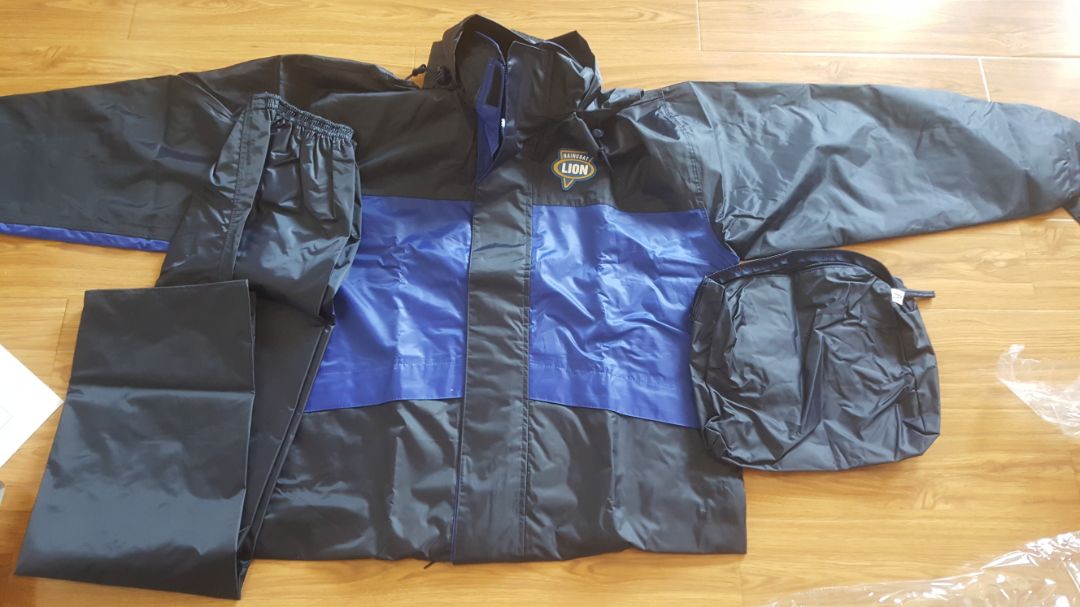 Áo chất hơn so với giá. Nên mua nhé mọi người, 2 lớp dày dặn, mũ áo giấu đc vào cổ nhìn rất gọn gàng 
Đóng gói cẩn thận giao hàng nhanh
cho shop 10 sao nhé