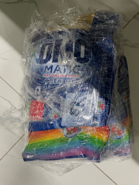 Đăng bán thì có hàng tặng nhưng giao hàng thì không hề có hàng tặng,shop làm ăn bố ***, ăn bớt hàng tặng của khách,tôi cạch mặt shop này