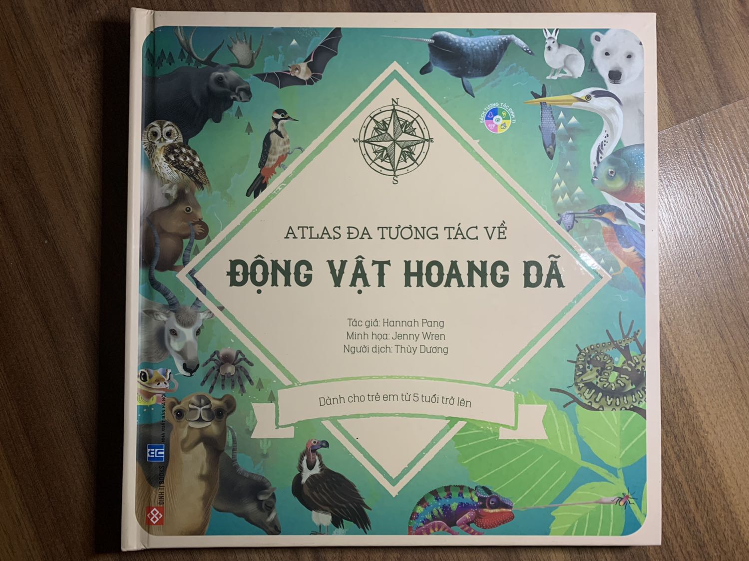 Sách in đẹp, bìa dày.
Nhiều thông tin về các loài động vật hoang dã.
Có nhiều miếng lật mở bé nhà mình rất thích.