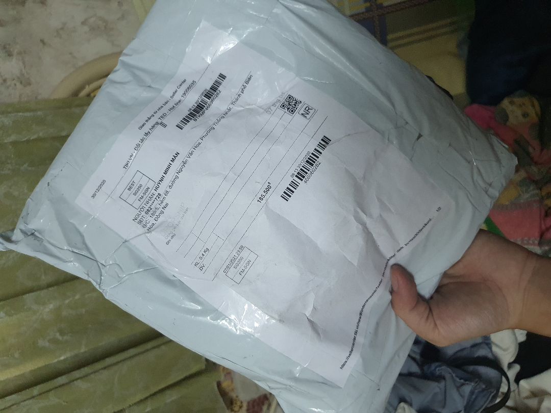 Shop đóng gói cẩn thận, quần đẹp, vải okiee á
có điều mình là con trai mặc lên nhìn hơi mắc cười xíu thoy chứ vẫn thích lắm haha Shop đóng gói cẩn thận, quần đẹp, vải okiee á
có điều mình là con trai mặc lên nhìn hơi mắc cười xíu thoy chứ vẫn thích lắm haha