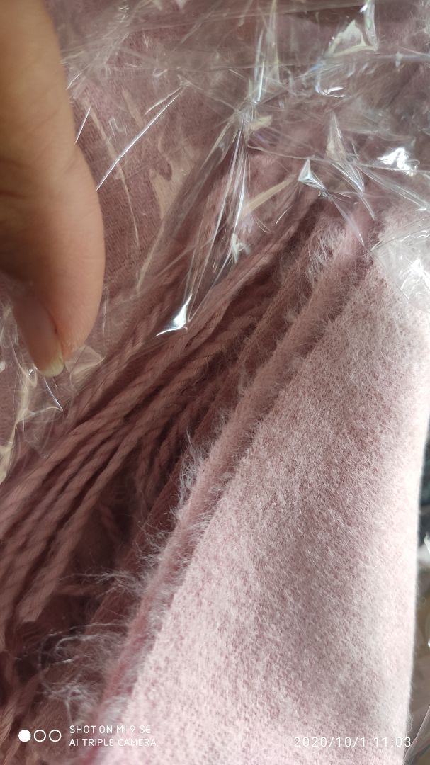 màu sắc đẹp, mịn
nhưng bị đổ lông hết