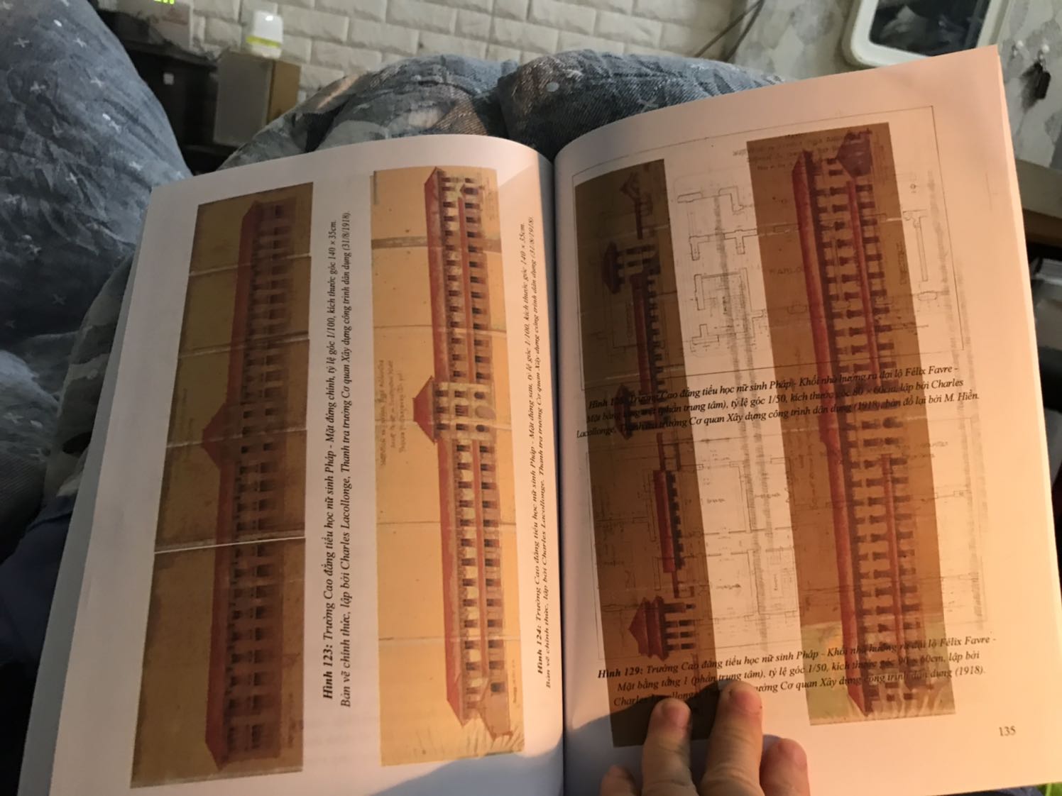 Sách lỗi tùm lum, sai chính tả, cách dòng.... nội dung không phong phú, không đi sâu vào kiến trúc. Sách cảm giác rẻ tiền.&