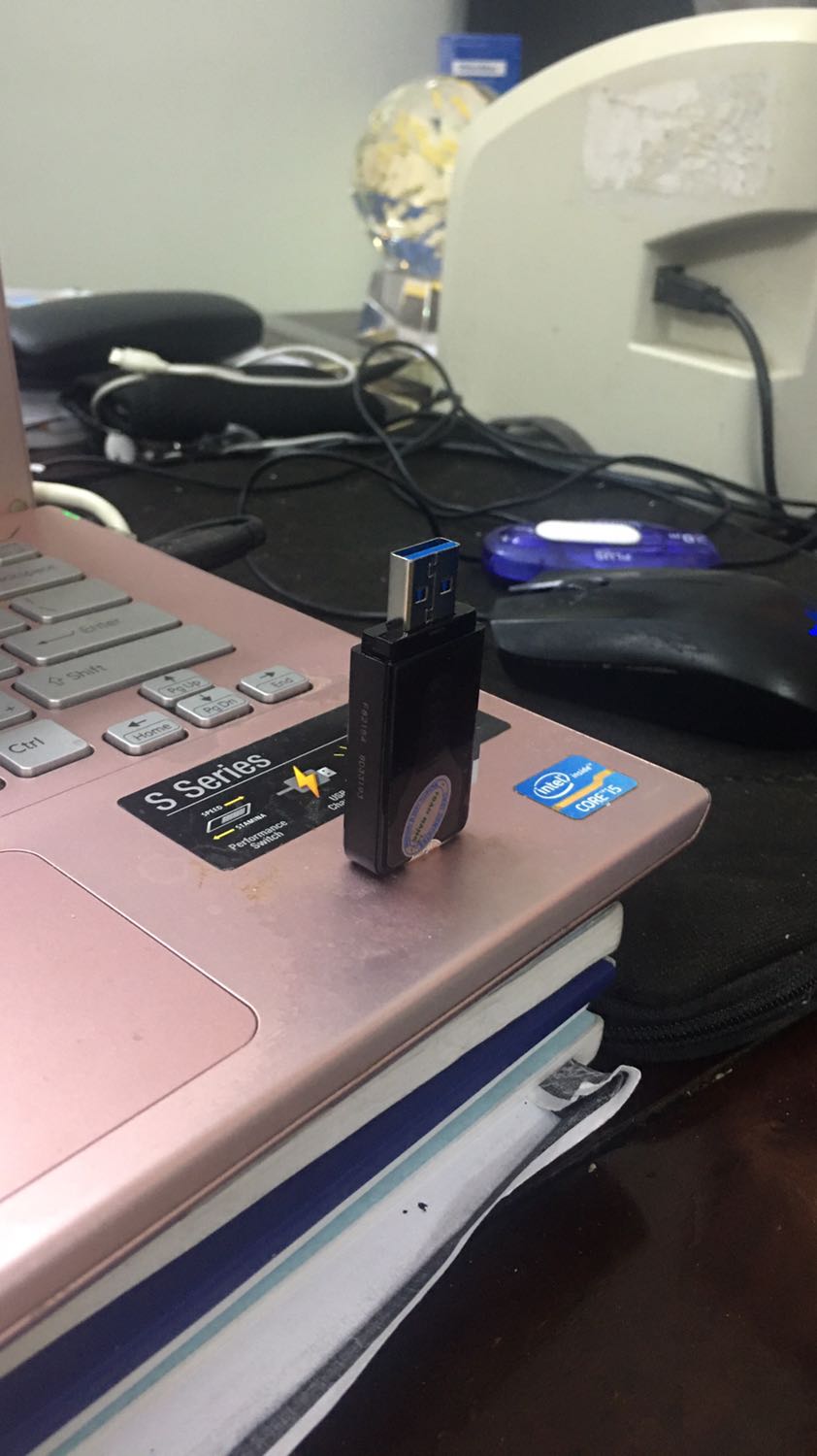 Chất lượng ổn nhưng về mĩ quan không đẹp lắm. Khi cầm kêu “cọt kẹt” cảm giác không chắc. Chất lượng ổn nhưng về mĩ quan không đẹp lắm. Khi cầm kêu “cọt kẹt” cảm giác không chắc.