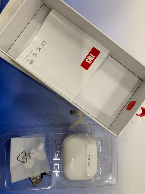 - Cầm mẫu tai nghe này trên tay mà ưng cái bụng lắm luôn

- Thiết kế vừa tai, đủ các nút đệm tai. (S,M,L).

- Kết nối rất ổn định. Sóng đều.

- Âm thanh rất mượt và êm. Nghe lâu không bị đau hay cấn tai tý nào cả.

- Cảm ứng nhạy.

- Khả năng khử tiếng ồn tốt.

- Thời gian giao hàng nhanh, hàng đóng gói cẩn thận. Mình rất ưng ý khi chọn mẫu `tai nghe` FIRO A7 này.👍🏽👍🏽👍🏽