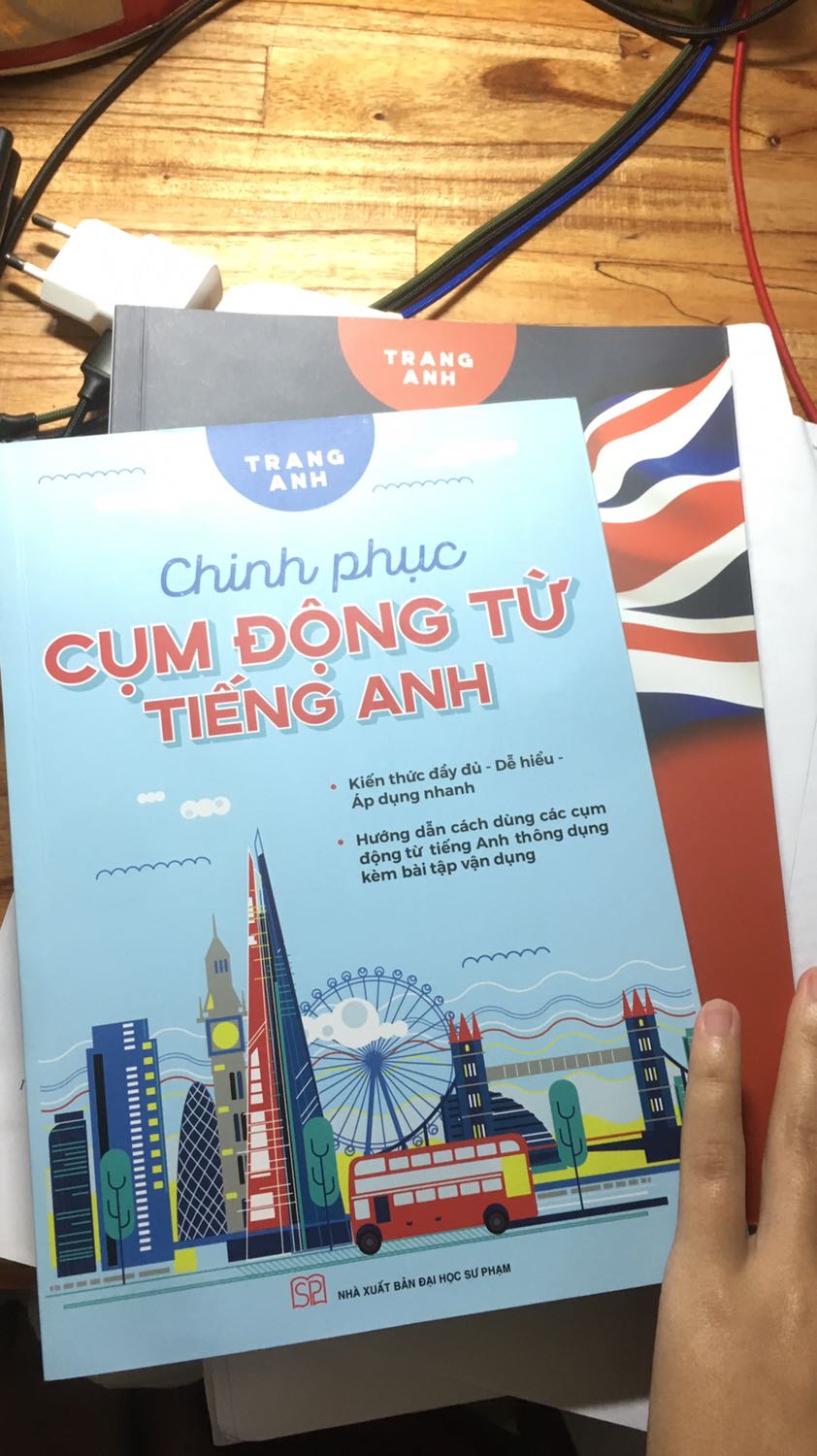 Mình mua với giá sale, có 19k/q thôi. sách mới và ok lắm nha, ko hư hỏng gì, không rách hay bị lỗi gì cả. Và GIAO HÀNG SIÊU SIÊU NHANH luôn. Đặt lúc trưa chiều 3g đã nhận được rồi (mặc dù mình chọn vận chuyển thường). Hài lòng lắm nha!!!!!! Mình mua với giá sale, có 19k/q thôi. sách mới và ok lắm nha, ko hư hỏng gì, không rách hay bị lỗi gì cả. Và GIAO HÀNG SIÊU SIÊU NHANH luôn. Đặt lúc trưa chiều 3g đã nhận được rồi (mặc dù mình chọn vận chuyển thường). Hài lòng lắm nha!!!!!!