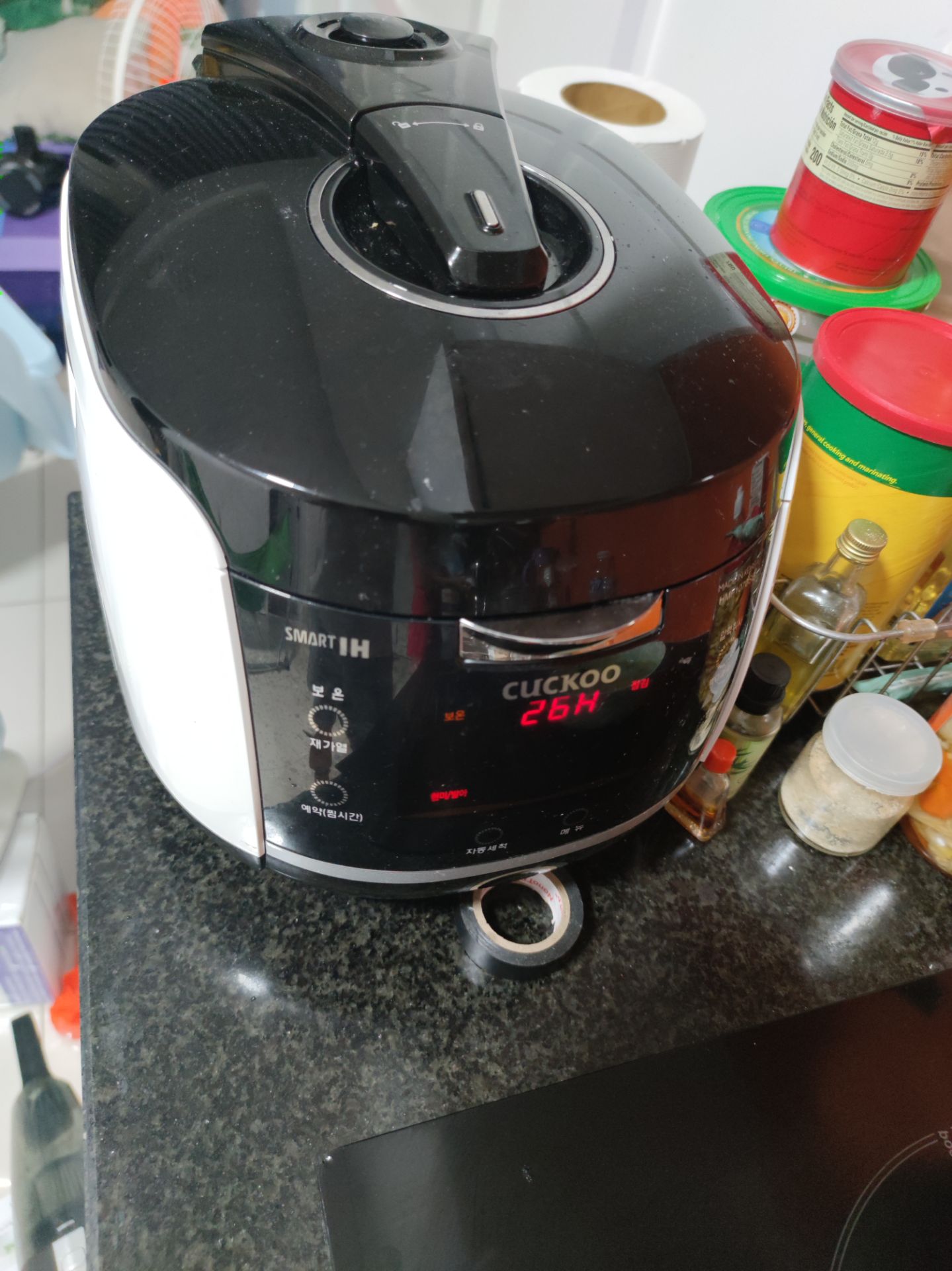 sản phẩm dùng rất tốt, cơm nấu ngon và để được lâu 24h, từ 24h-48h hâm cơm thì cơm sẽ sậm màu hơn (cơm vẫn ngon và không hư nhé), nồi dày và lớp chống dính tốt lắm. Điểm trừ lớn là không có hướng dẫn dùng bằng Tiếng Việt, mình phải dùng Google dịch để xem.