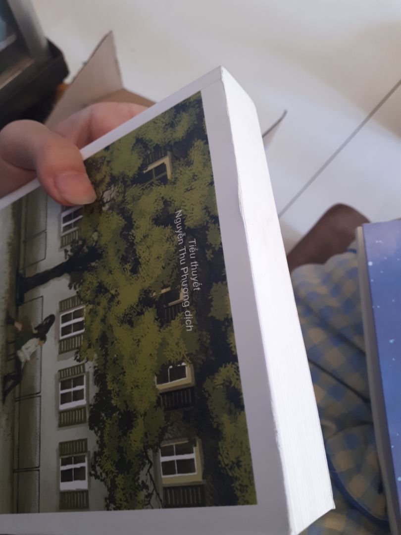 bọc siu nhưng siu dơ, gáy sách nhăn có thể tạm chấp nhận nhưng còn dơ luôn gáy sách😭