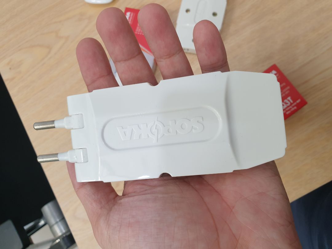 Ổ cắm rất chất lượng, cầm đầm tay