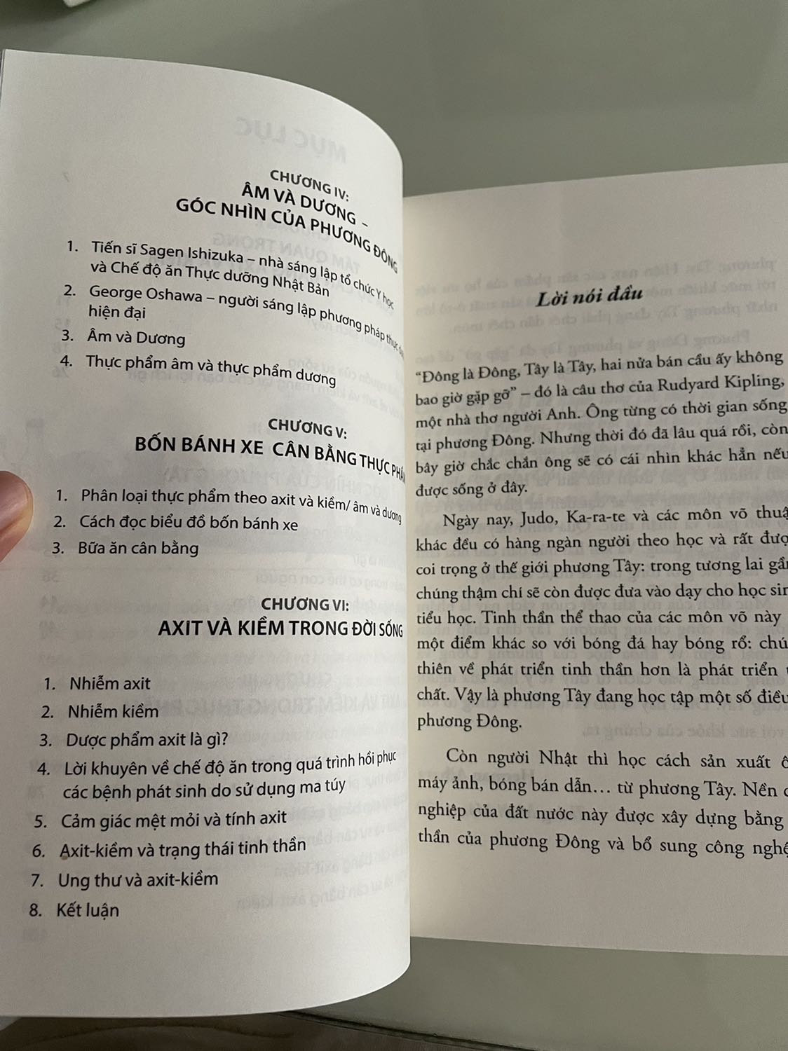 Sách không nếp gấp, đẹp!
Nội dung mình lướt sơ qua thì thấy đây là 1 quyển có kiến thức chuyên môn, có thông tin uy tín, có số liệu nghiên cứu. Đây là cuốn dành cho bạn nào thực sự muốn tìm hiểu và quan tâm đến sức khoẻ đích thực nhé ;)