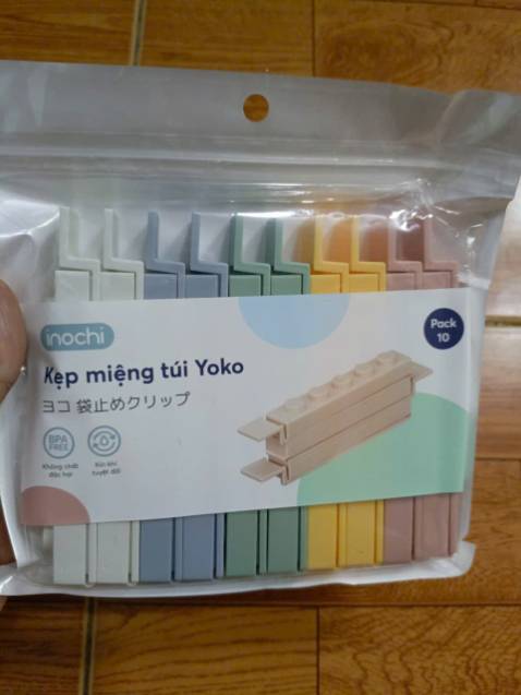 Trước kia thì mình mua máy hàn để hàn miệng túi nhưng khá bất tiện , và tốn kém do máy hàng bằng nhiệt rất đểu. Khi mình mua được mấy cái kẹp này thấy tiện , gọn nhẹ , dùng đi dùng lại được , đây là đơn thứ 2 mình mua ở shop . Phải chi inochi ra thêm mẫu dài hơn để phù hợp với nhu cầu sử dụng