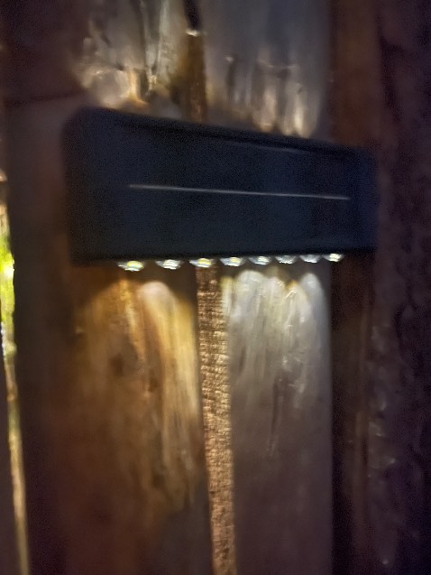 Mờ, tối, sáng không nổi, chỉ tỏa được xíu chỗ treo đèn Mờ, tối, sáng không nổi, chỉ tỏa được xíu chỗ treo đèn