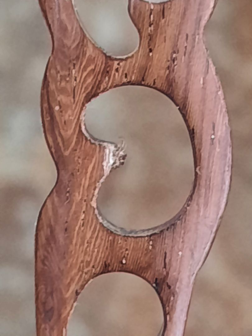 Hàng bị sứt ở 1 góc. Nhìn hơi mất thẩm mỹ