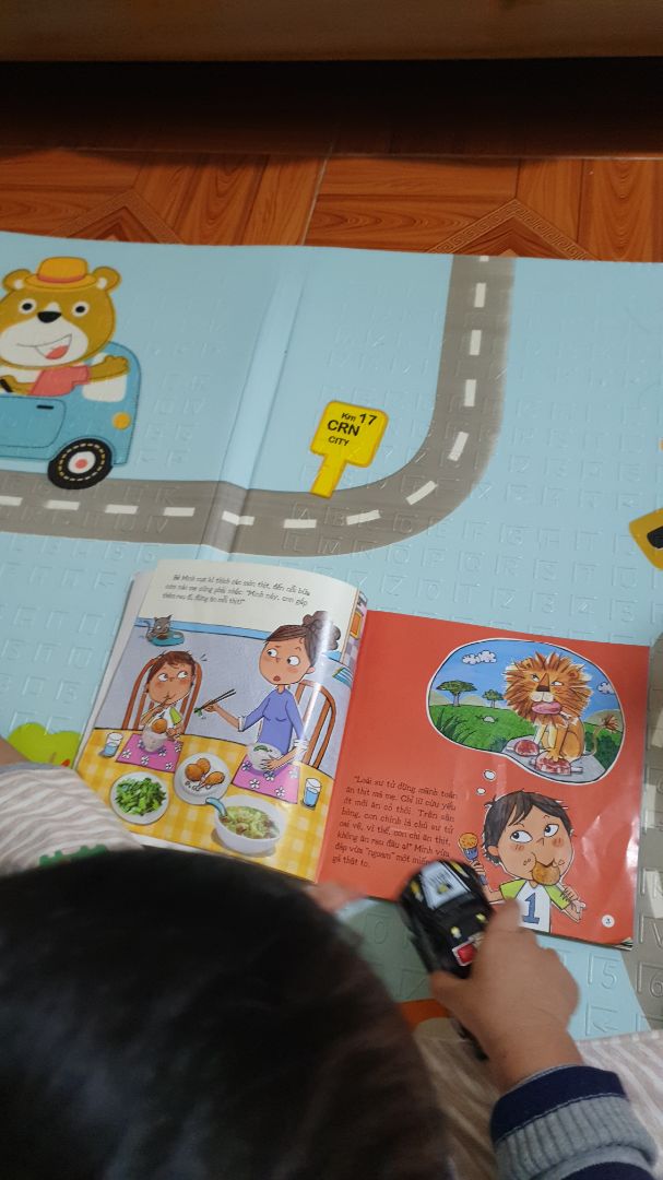 Bộ sách phù hợp với các bé đang trong độ tuổi ẩm ương. Mình mua cho bé từ lúc bé được khoảng 20m, đọc bộ sách này giúp bé hình thành thói quen tốt, mẹ con vui vẻ.