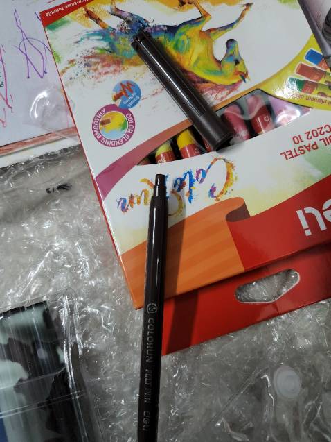 mua 2 bộ thì 1 bộ có 2 bút bị thiếu ngòi bút(tháo cả bút ra cũng ko có ngòi trong đó)