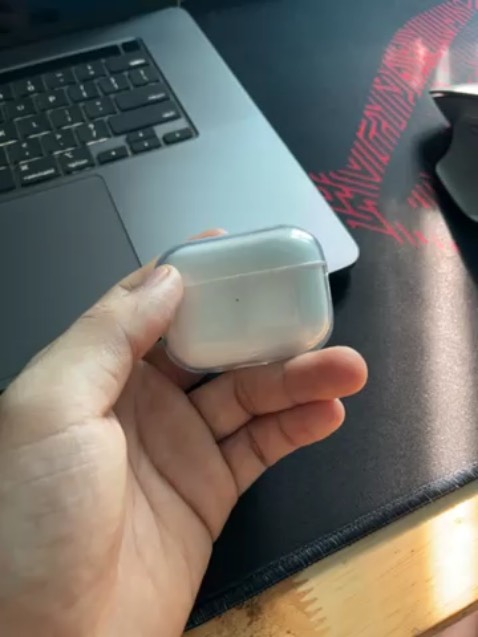 Ốp dày dặn.. chắc chắn.. cái nắp khá dể rớt ra nhưng này bệnh chung rồi… 🥹🥹