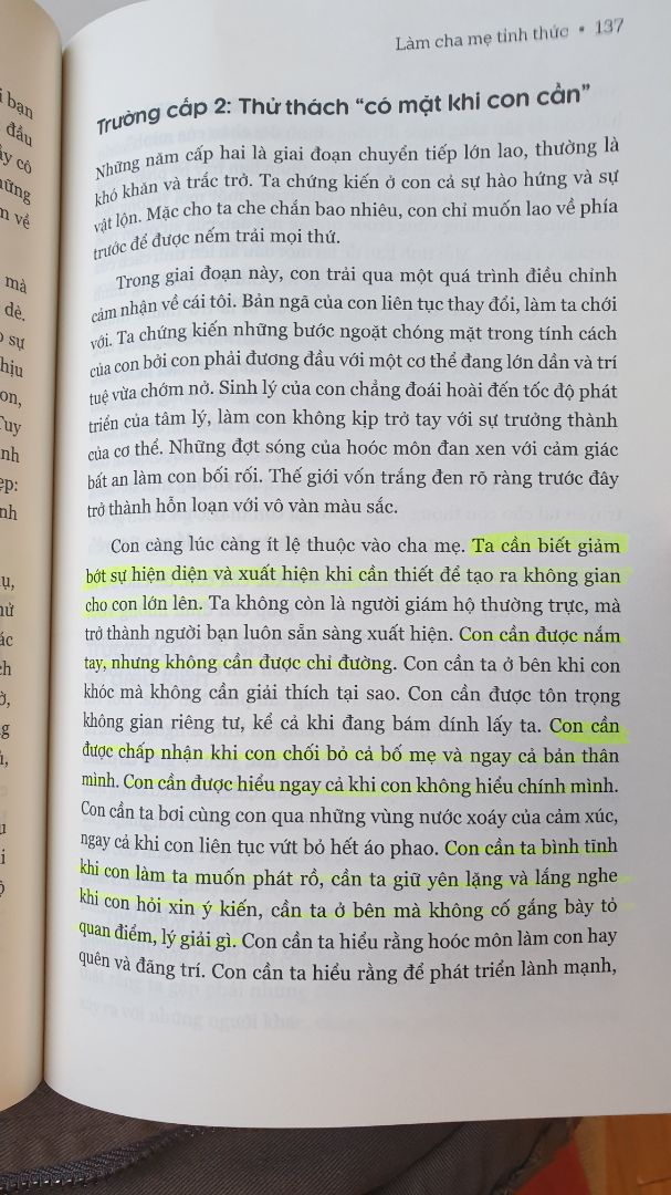 càng đọc càng thấy mình trong đó, hành trình dạy con không phải là học cách để điều khiển con theo ý mình mà là học cách đồng hành và là người bạn của con. Muốn con trưởng thành thì bậc làm cha mẹ cần học cách trưởng thành đã.