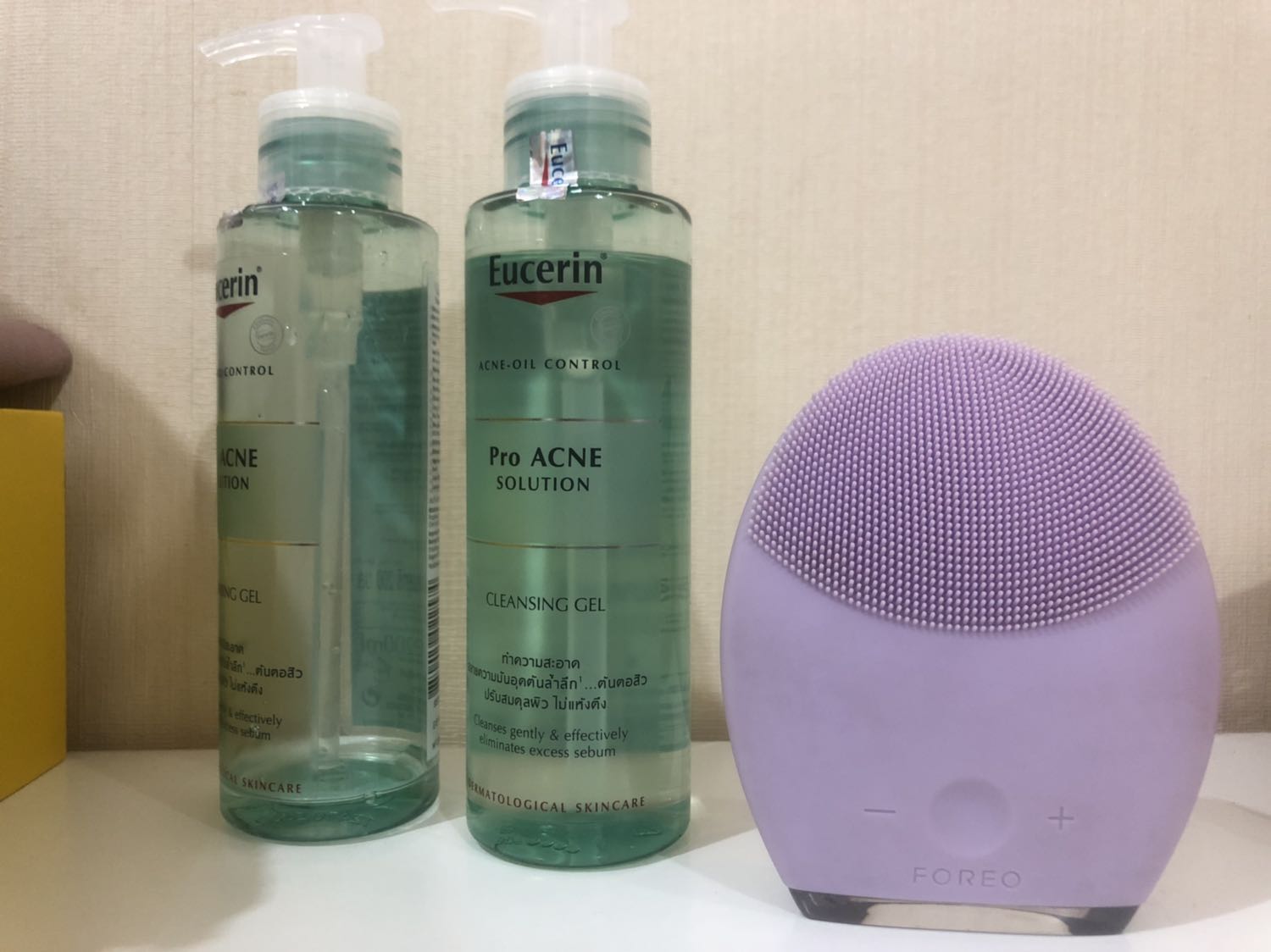 Mình dùng đến chai thứ 2 rồi
Chai đầu tiên mua ở nhà thuốc tây
Chai mua của tiki cũng có tem chống giả của eucerin, màu và mùi giống chai đầu tiên mình dùng thấy tốt nên cũng an tâm. 
Hạn sử dụng còn rất xa.
Mình dùng với máy thấy tạo bọt vừa phải ,da được sạch và nhẹ nhàng hơn rất nhiều, nhưng không bị khô, căng.
Sẽ tiếp tục mua lại sp này trên tiki. Mình dùng đến chai thứ 2 rồi
Chai đầu tiên mua ở nhà thuốc tây
Chai mua của tiki cũng có tem chống giả của eucerin, màu và mùi giống chai đầu tiên mình dùng thấy tốt nên cũng an tâm. 
Hạn sử dụng còn rất xa.
Mình dùng với máy thấy tạo bọt vừa phải ,da được sạch và nhẹ nhàng hơn rất nhiều, nhưng không bị khô, căng.
Sẽ tiếp tục mua lại sp này trên tiki.
