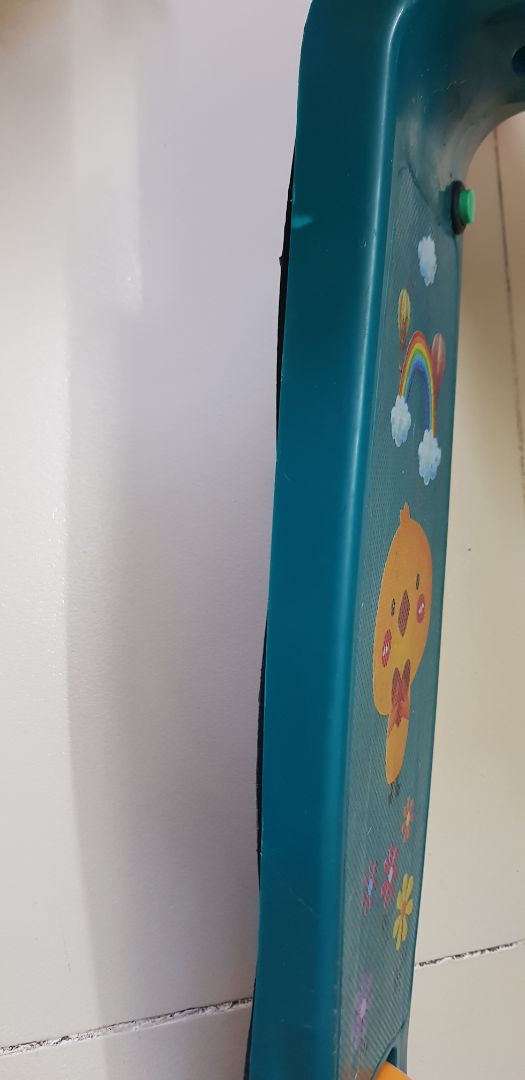 Xe gọn đẹp phù hợp giá tiền, chỉ là giao ko đúng màu mình đã đặt, nhựa có vài chỗ ko đẹp như bị hở và sần xước, giao nhanh kịp tặng sinh nhật bé, shipper nhiệt tình vui vẻ, thanks all