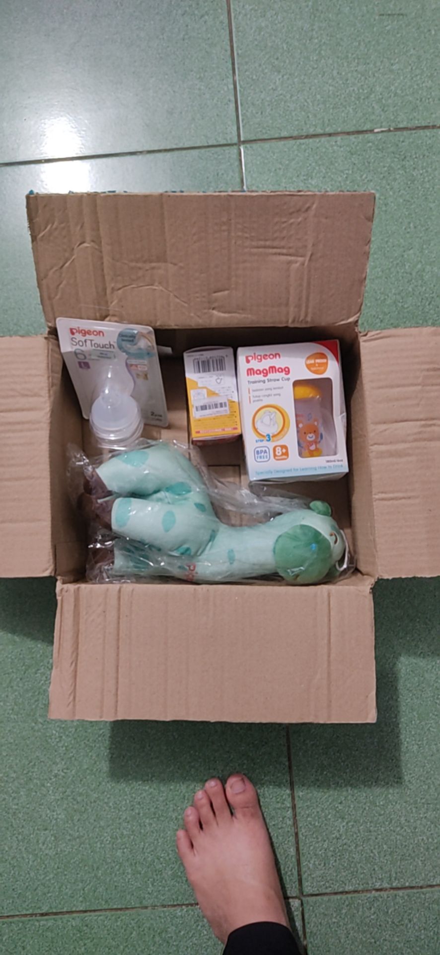 Giao hàng nhanh. Quà tặng đầy đủ. Chưa sử dụng nên chưa biết. Hàng Mall nên yên tâm.