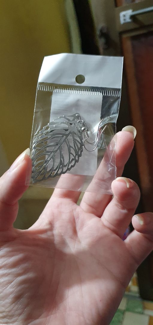 hàng giao đúng hẹn. đôi hoa tai xinh quá. đóng gói cũng cẩn thận nữa. hàng giao đúng hẹn. đôi hoa tai xinh quá. đóng gói cũng cẩn thận nữa.