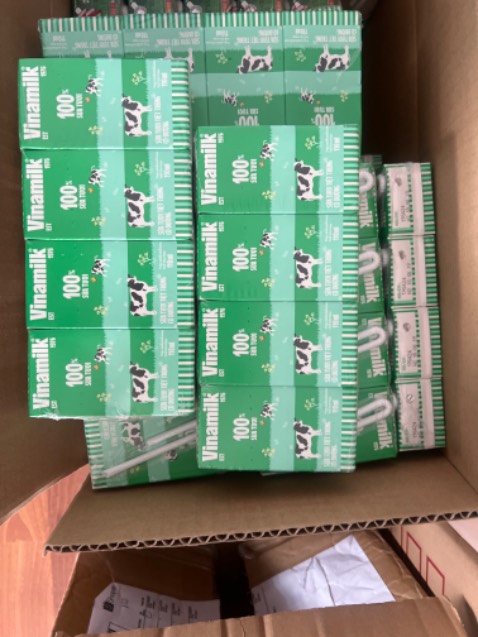 Sữa tươi ngon, không ngọt lắm. Bé nhà rất thích. Sẽ tiếp tục ủng hộ! Tiki giao hàng quá nhanh!