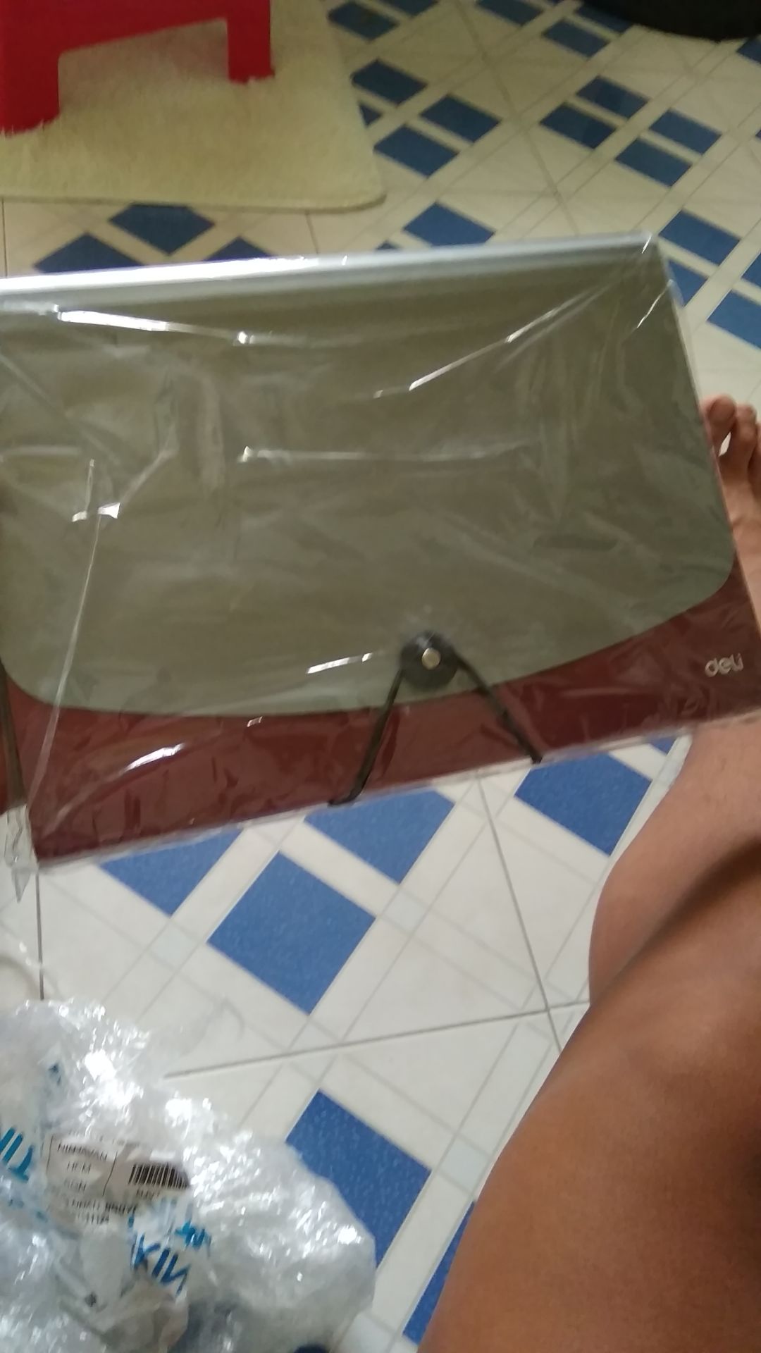 móp nhẹ góc trái ahuhuhuhu 
2000 từ tối thiểu. ?????