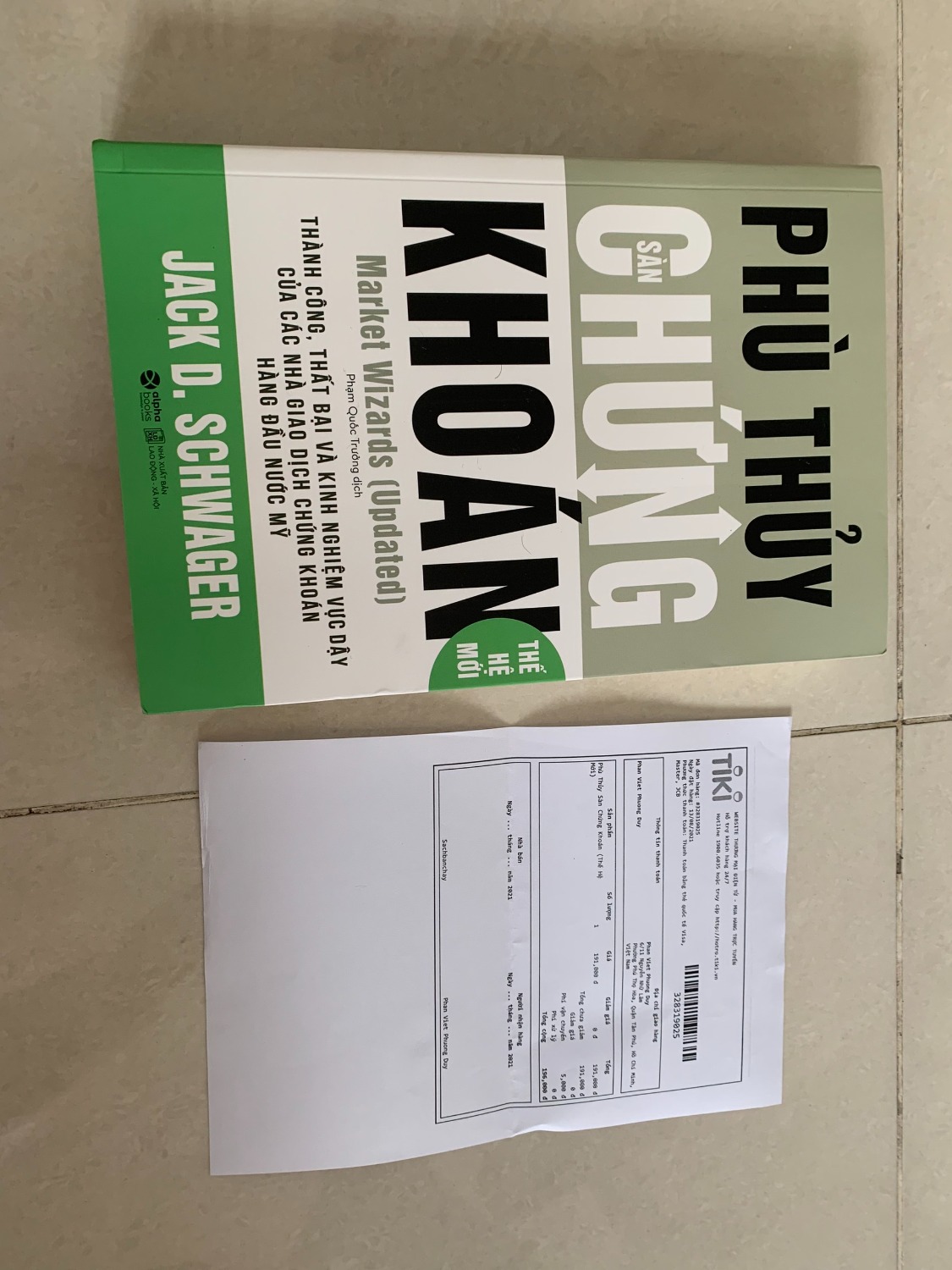 Giao hàng lâu.
Sản phẩm bị lỗi. Móp, sứt gáy sách.