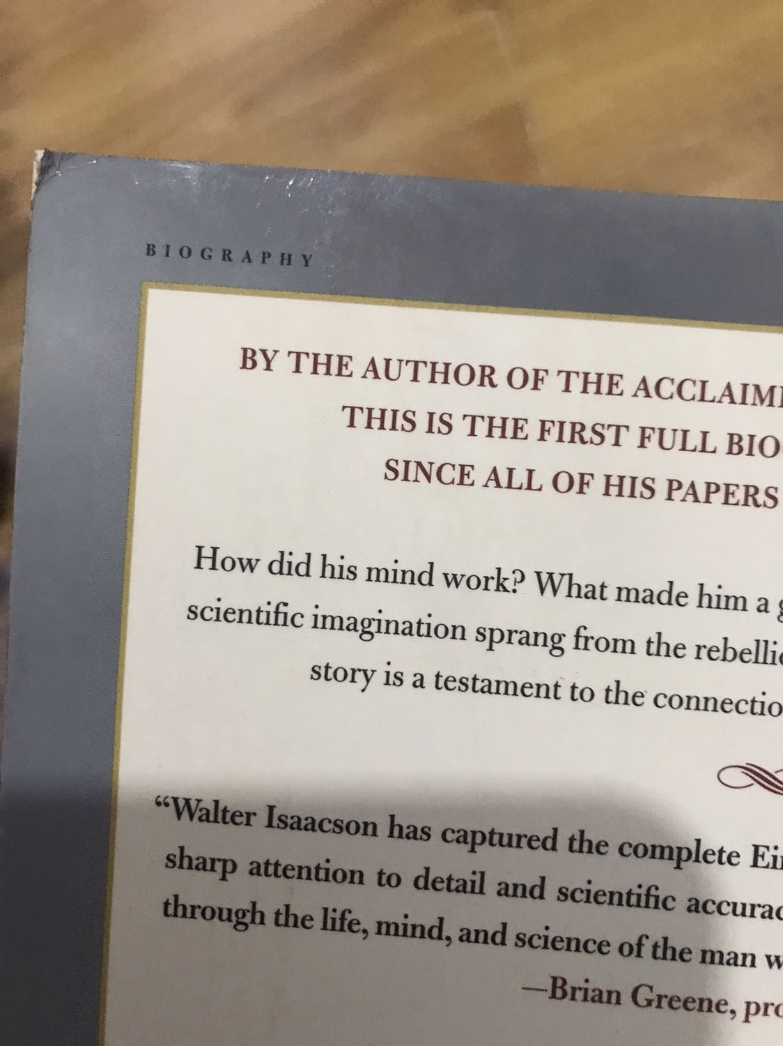Góc sau của sách bị bong ra chút xíu mình ko hài lòng lắm.