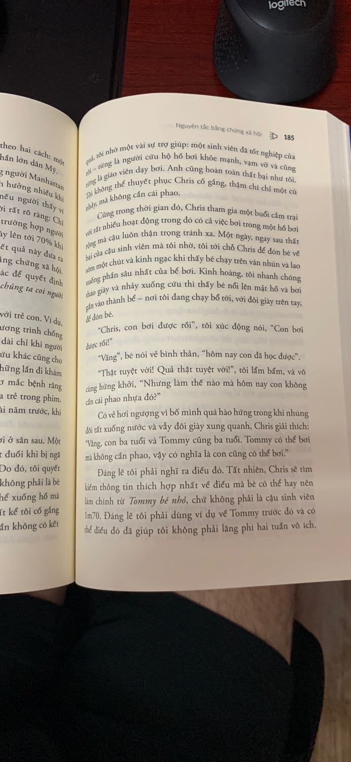 Sách giả, chữ thì mờ, giấy thì đục, khổ thì sai, bán hàng mất dậy thật, tin tiki nó bán đồ chính hãng mới dám mua, giờ cạnh *** đến già