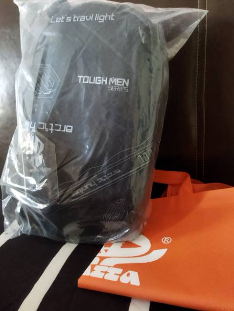 Phải nói là túi giao với tốc độ siêu nhanh. Mình mới đặt đc 1 hôm mà hsau đã nhận được luôn. Túi đẹp y hình nên mua nha. Rất hài lòng Phải nói là túi giao với tốc độ siêu nhanh. Mình mới đặt đc 1 hôm mà hsau đã nhận được luôn. Túi đẹp y hình nên mua nha. Rất hài lòng