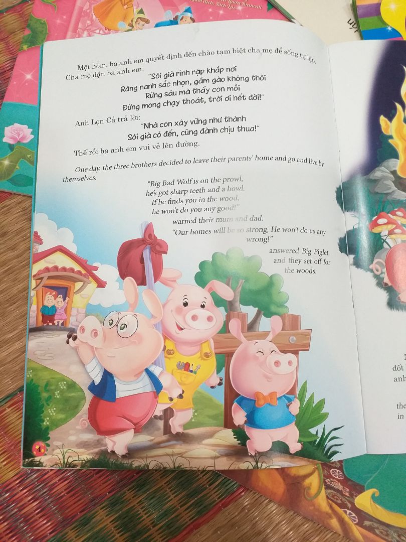 màu đẹp, chữ việt và chữ anh ko chia màu rõ ràng như các cuốn khác, 1 chú heo ko có quần,