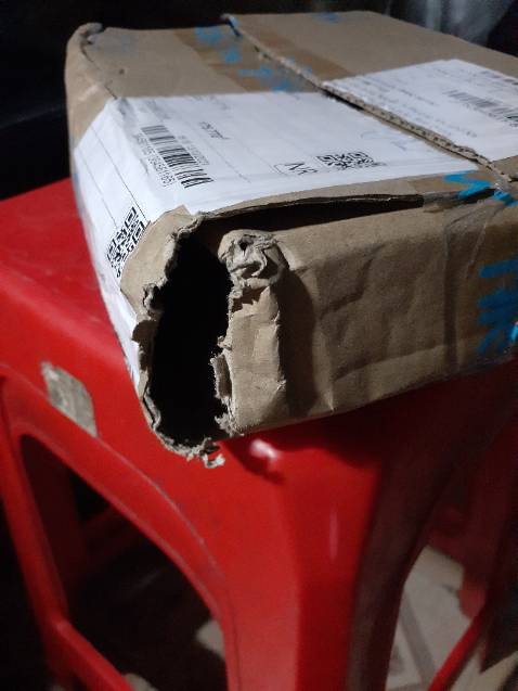 Sách hay, có bao bọc, bìa rất đẹp.
Gói hàng còn bị rách.