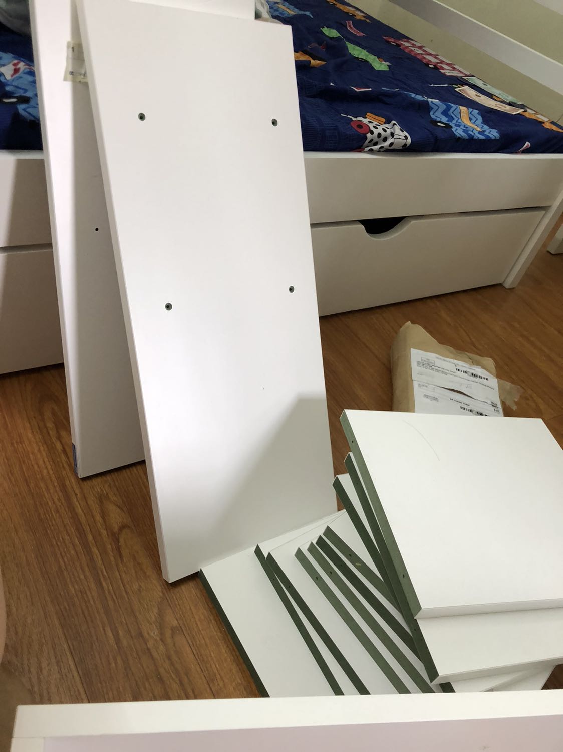 Sản phẩm tốt, dễ lắp đặt. Giá lại rất hợp lý. Mình mua về lắp vừa luôn kích thước chỗ cần để