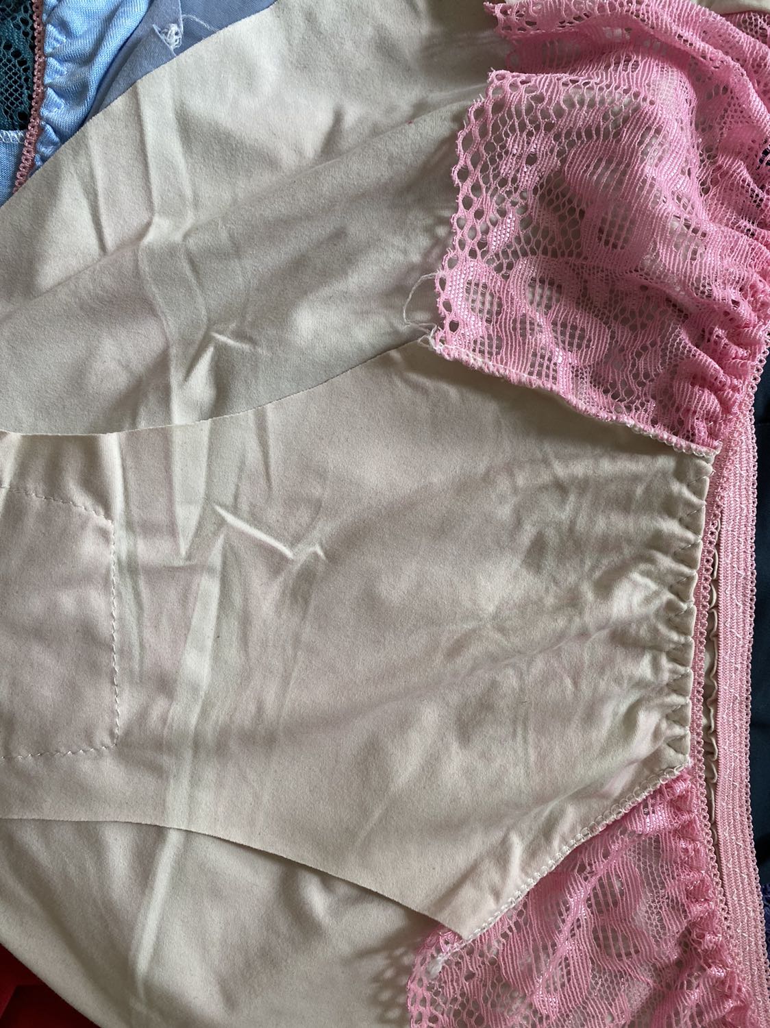 Quần ko giống như hình.  Yêu cầu trả lại hàng shop nhé