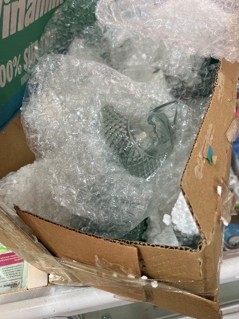 Bình bị bể 1 cái đóng gói sơ sài rất tệ