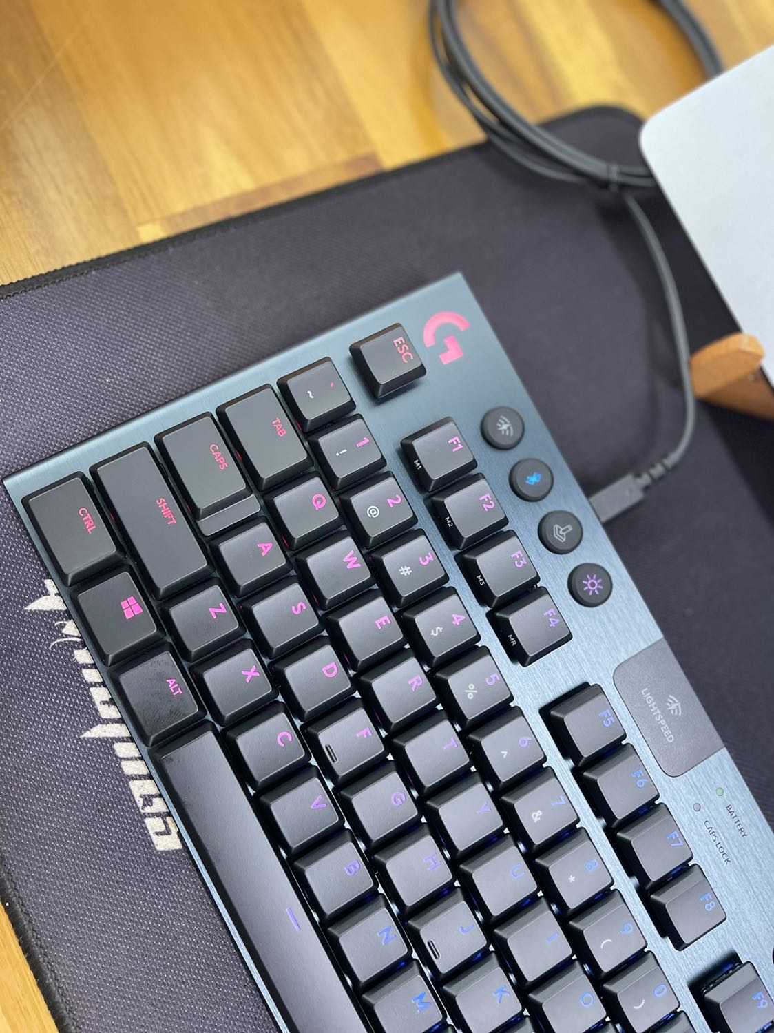 Đóng gói cẩn thận, còn nguyên seal. Tiki giao hàng nhanh. Anh giao hàng nhiệt tình, vui vẻ! Cảm ơn Tiki và shop NGUYENVUSTORE!