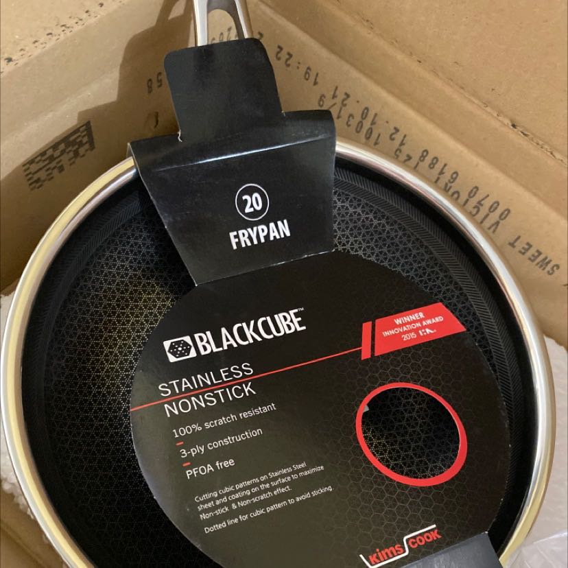 Đã dùng chảo này rồi. Chống dính tốt. Dễ chùi rửa. Mẫu mã đẹp, chắc chắn, nặng tay. Có tặng kèm 10 muỗng. Tks shop